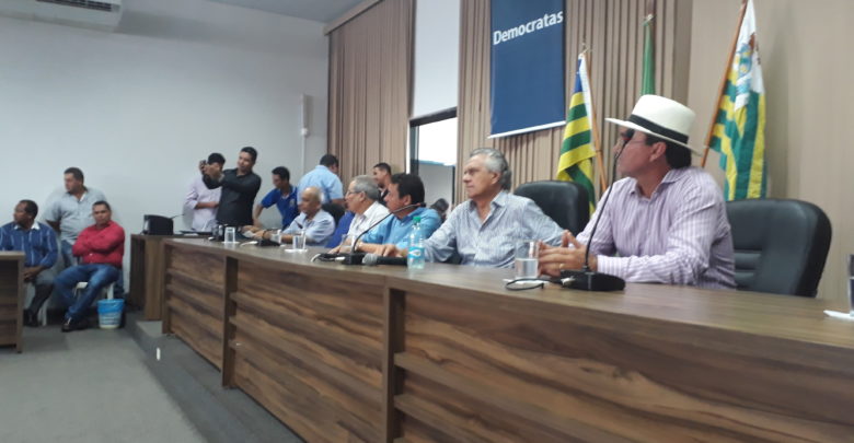 Presença de Caiado na cidade mobilizou lideranças políticas de praticamente todos os grupos locais (Foto: Euclides Oliveira)