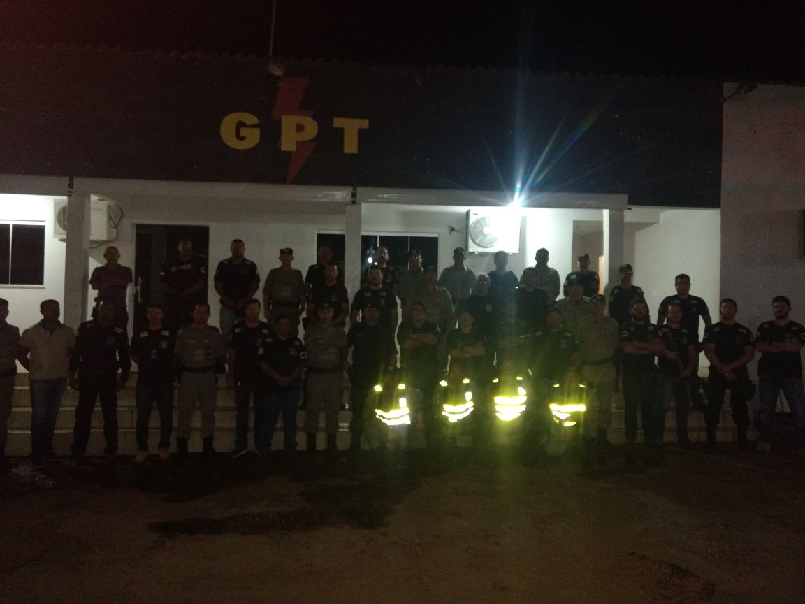 Grupo de Patrulhamento Tático (GPT) e demais militares no 14º BPM em Uruaçu, antes do início da operação (Foto: Divulgação