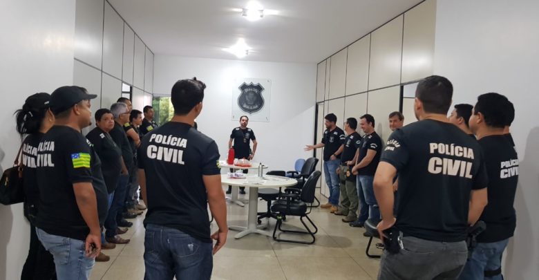 Policiais civis de toda a região participaram da operação em Uruaçu (Foto: Divulgação)