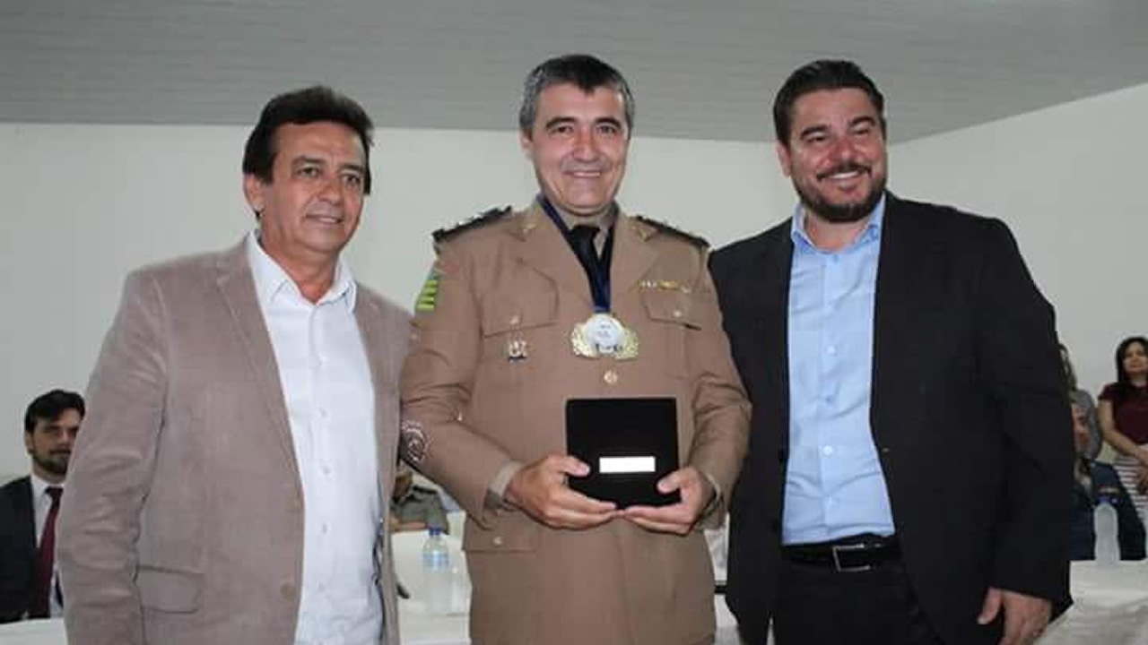 (esq) O vice-prefeito, Juarez Laurindo, o coronel Maxuel e o prefeito Valmir Pedro (Fotos: Ascom Uruaçu)