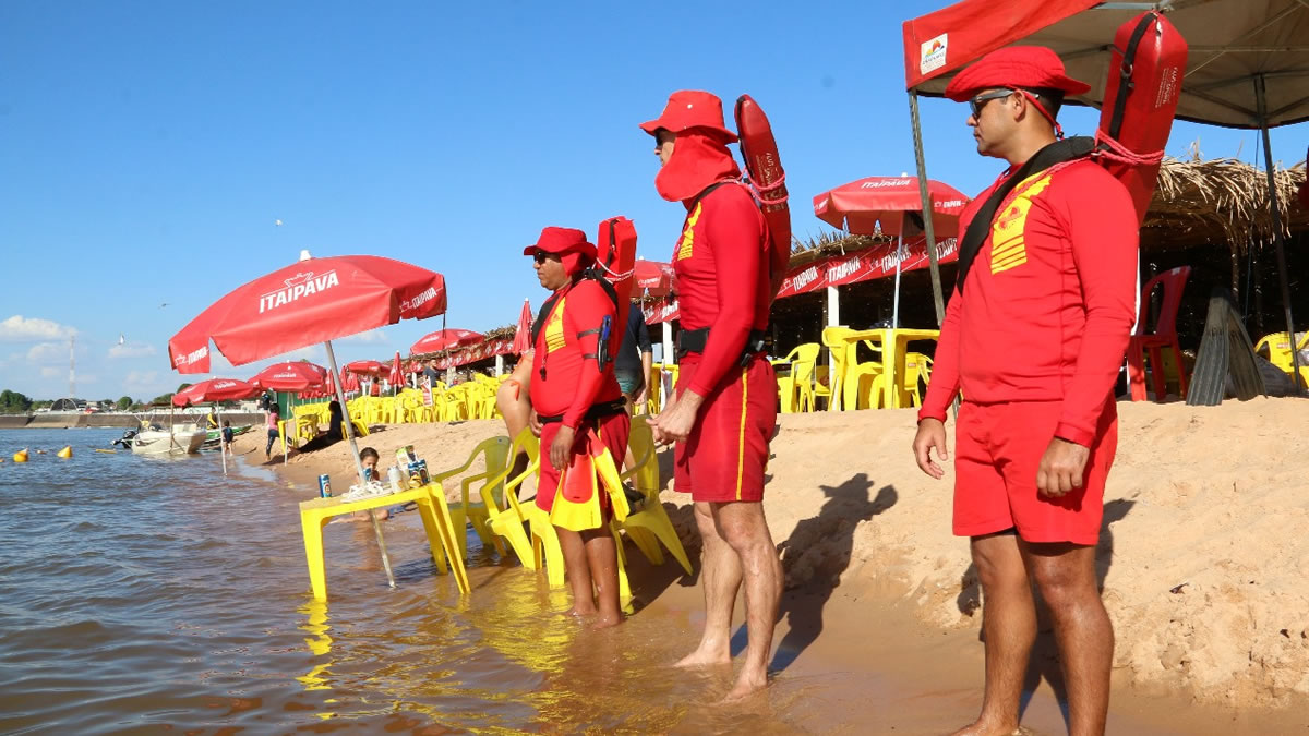 Bombeiros se posicionam estrategicamente para prestar socorro rápido (Foto: Bombeiros Goiás)