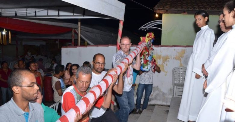 LEVANTAMENTO DO MASTRO SERÁ AS 18 HORAS - A exemplo do que ocorre todos os anos, a Festa de São Sebastião em Niquelândia será aberta nesta sexta-feira (11) com o levante do mastro em devoção ao santo [Foto: Divulgação/Pascom -Matriz e Santuário São José/Niquelândia]