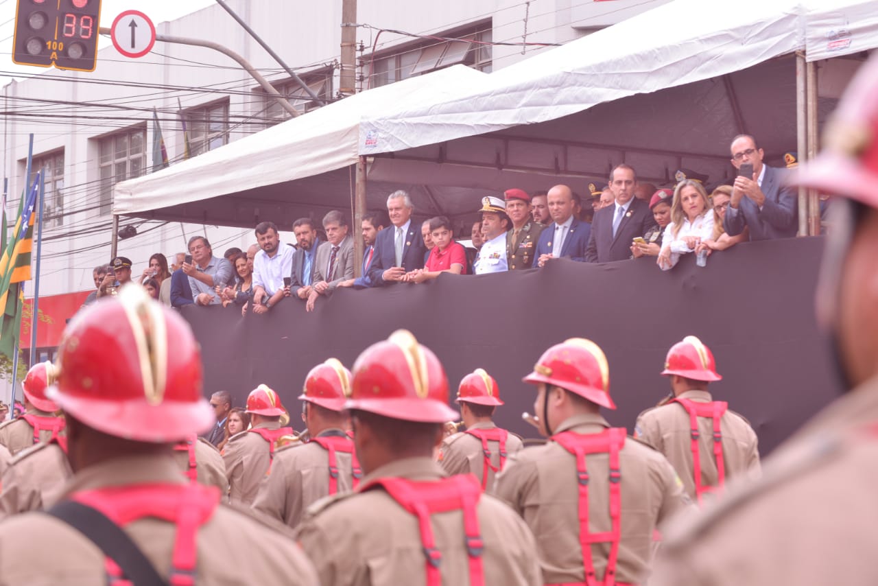 PALANQUE – Autoridades dos 3 Poderes acompanham tradicional desfile em Goiânia e ressaltam importância de Pedro Ludovico Teixeira na criação da nova Capital [Foto: Vinícius Schmidt]